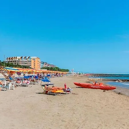 Sunny Family With Pool Near The Caorle
