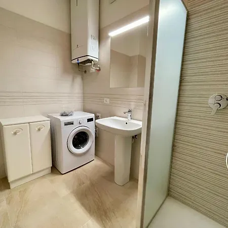Apartamento Sunny Family With Pool Near The
