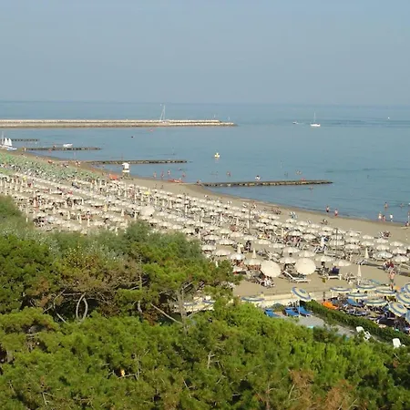 Sunny Family With Pool Near The Caorle
