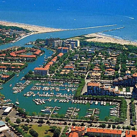 Sunny Family With Pool Near The Caorle
